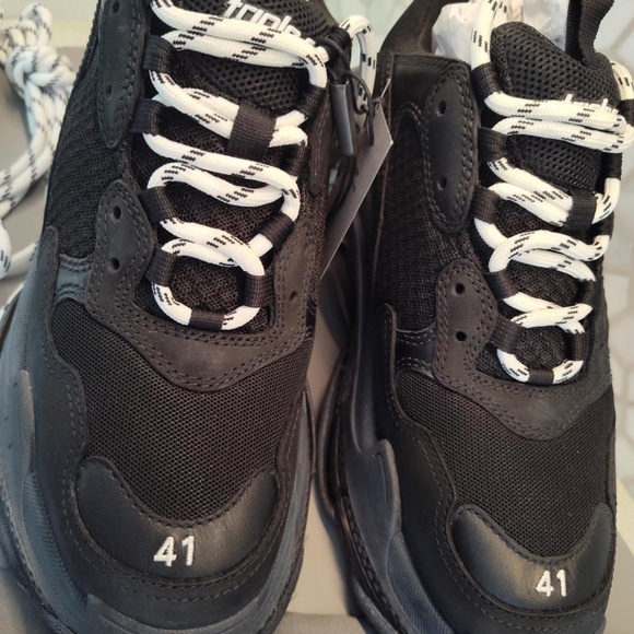 NEW Rare Distressed Look NWT in Box Size 41EU Balenciaga Triple S Triple Black. - Picture 6 of 15